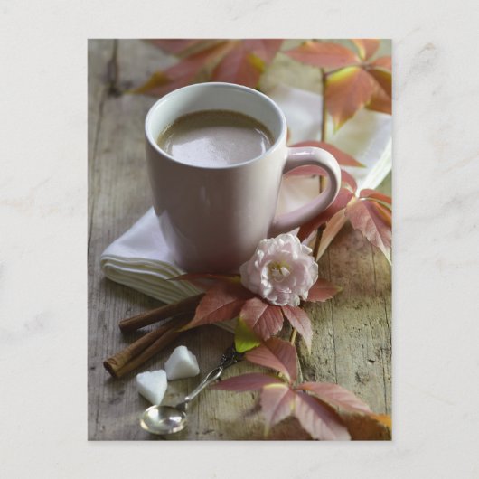季節の落ち葉と温かいココア ポストカード (正面)