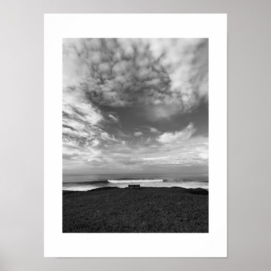 孤独なベンチの白黒の写真 ポスター (正面)