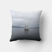 孤独な帆 クッション (裏面)