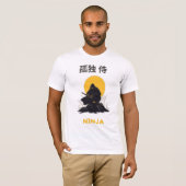 孤独な忍者侍アートデザイン Tシャツ (正面フル)