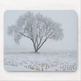 孤独な木に霜が降りる マウスパッド