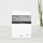 孤独な灰色の草原の道路の折り畳まれたグリーティングカード カード (裏面)