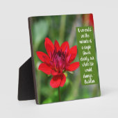 孤独な赤いダリアフラワーウィズリーやる気を起こさせる フォトプラーク (正面)