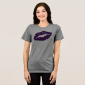 孤立した美しい紫色の口紅のキス トライブレンドＴシャツ (正面全面)
