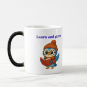 学と成長 – かわいいフクロウと本 モーフィングマグカップ (左)
