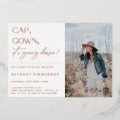 学位記とガウンを着て 卒業パーティーのお知らせ 箔招待状 (正面)