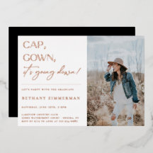 学位記とガウンを着て 卒業パーティーのお知らせ