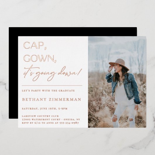学位記とガウンを着て 卒業パーティーのお知らせ 箔招待状 (正面/裏面)