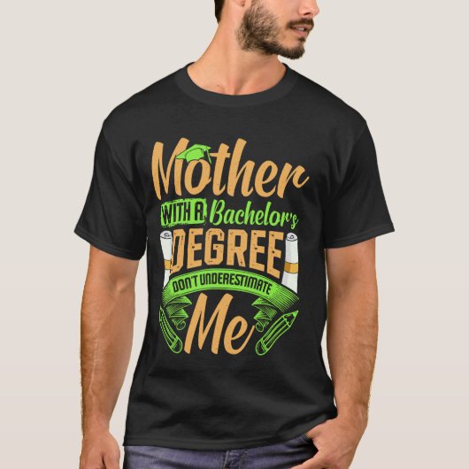 学士号 ママは学士号持ち Mo Tシャツ (正面)