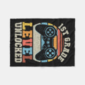 学年レベル解錠ゲーマー1日目の男子生徒 フリースブランケット (正面(横))