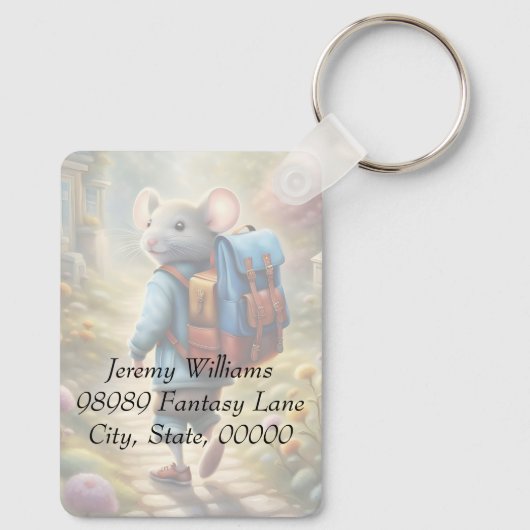 学校に行く途中の可愛いネズミパーソナライズされたの少年 キーホルダー (裏面)