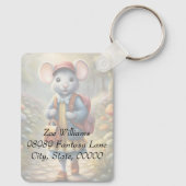 学校に行く途中の可愛いマウスの女の子，パーソナライズ キーホルダー (裏面)