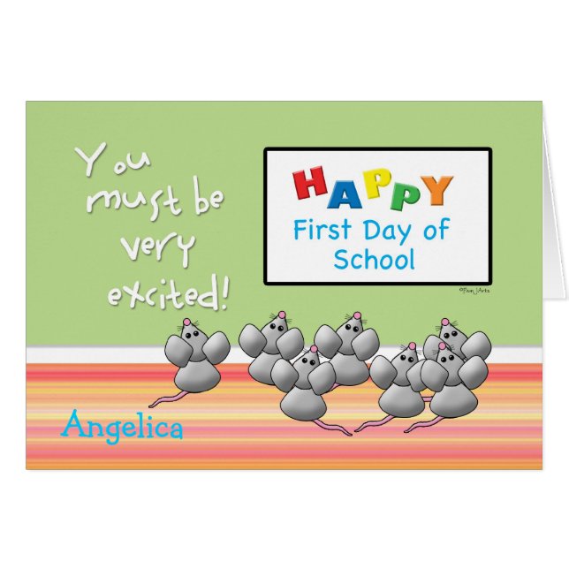 学校のかわいいネズミおよび頭が切れるな板の最初日 (正面横)