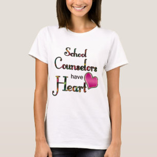 学校のカウンセラーにハートがあります Tシャツ