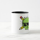 学校のスカルは鉛筆を交差させ、学校に不可欠 マグカップ (中央)