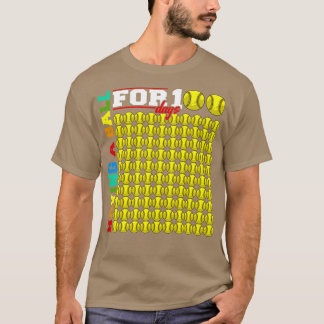 学校のソフトボールの100日のためのボールを持遊つ Tシャツ