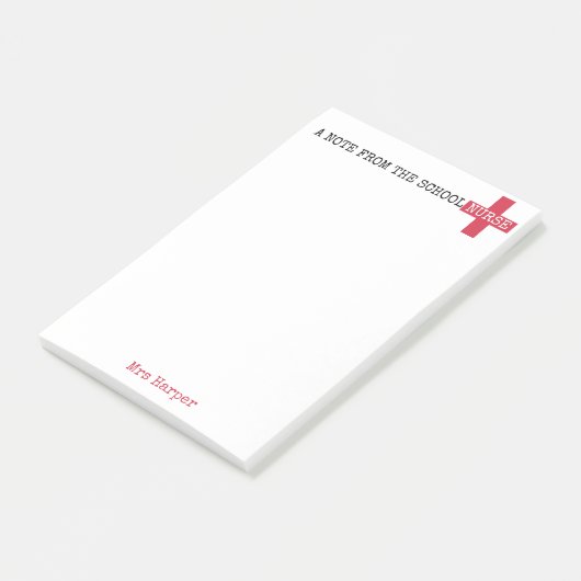 学校のナースの赤の救急処置の十字からのノート ポストイット (アングル)