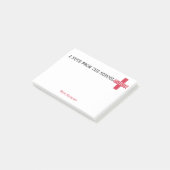 学校のナースの赤の救急処置の十字からのノート ポストイット (アングル)