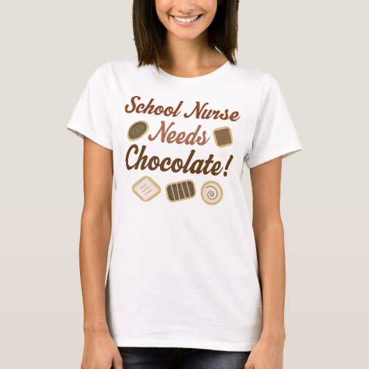 学校のナースはチョコレートを必要とします Tシャツ (正面)