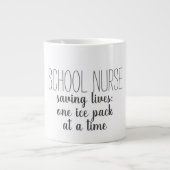 学校のナース救は、一度に1つの氷のパックを生きる ジャンボコーヒーマグカップ (正面)