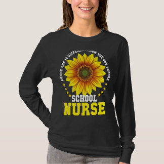 学校のナース違うは毎日から Tシャツ