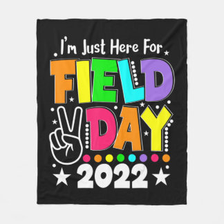 学校のフィールドの日先生フィールドDのためにここにいる フリースブランケット