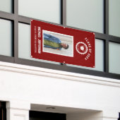 学校のロゴまたはマスコットマルーン写真卒業 横断幕 (ビルの外側)