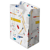 学校の事務用品パターン ミディアムペーパーバッグ (裏面アングル)