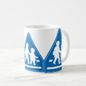 学校の子ども横断>>日本の交通標識 コーヒーマグカップ (正面右)