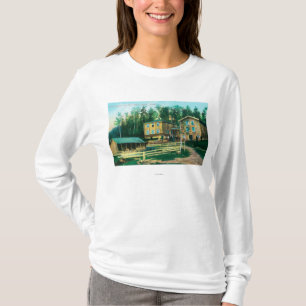 学校の家および郵便局の外観 Tシャツ