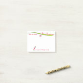 学校の心理学者のピンクの鉛筆の付箋 ポストイット (デスク上)