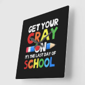 学校の最終日にCrayを受け取る スクエア壁時計 (傾斜)