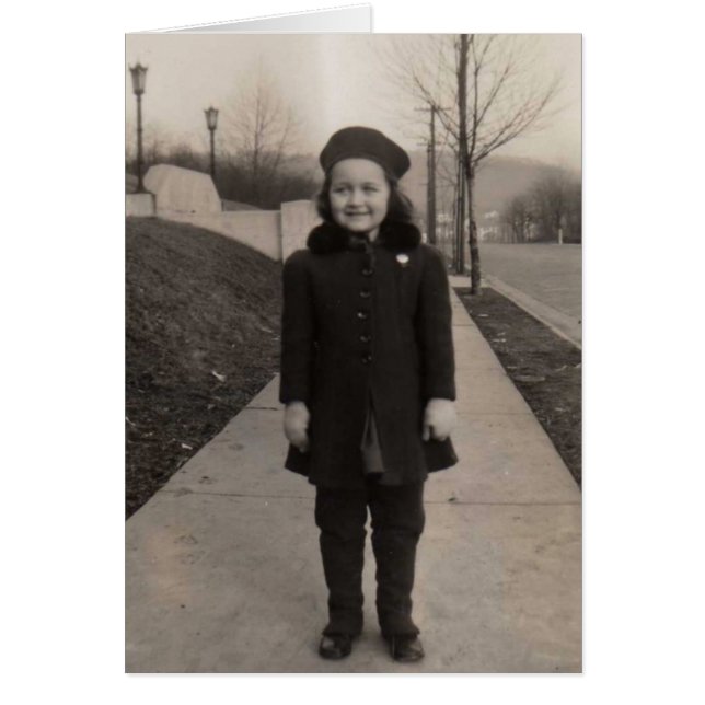 学校の準備ができている旧式の女の子 (正面)