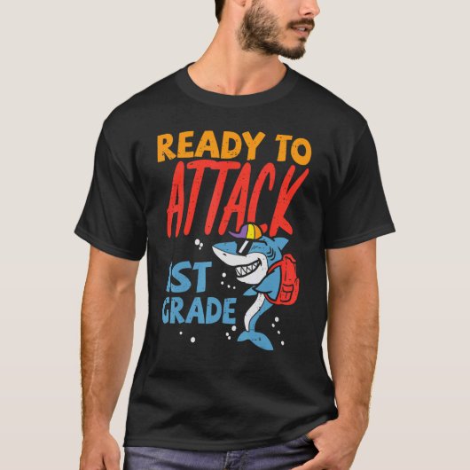 学校の1年生サメの最初の日をアタッチする準備ができている Tシャツ (正面)