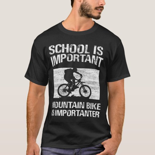 学校はマウンテンバイクが重要である Tシャツ (正面)