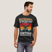 学校は大切だけど狩猟もね Tシャツ (正面フル)