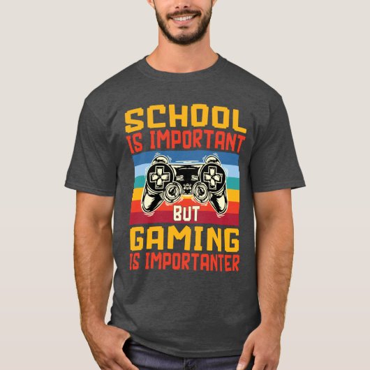 学校は重要だがゲームは重要なおたく Tシャツ (正面)