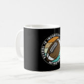 学校は重要だがサッカーは重要だ コーヒーマグカップ (正面左)