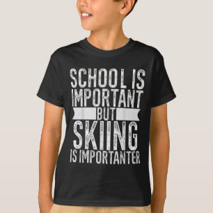 学校は重要だがスキーは重要な少年だ Tシャツ