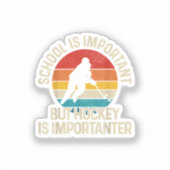 学校は重要だがホッケーは重要だ シール (正面)