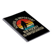 学校は重要だがホッケーは重要だ ノートブック (右側)