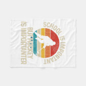 学校は重要だがホッケーは重要だ フリースブランケット (正面(横))