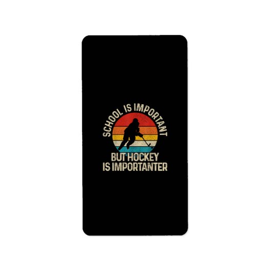 学校は重要だがホッケーは重要だ ラベル (正面)