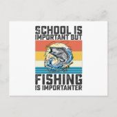 学校は重要だが釣りはもっと重要だ ポストカード (正面)