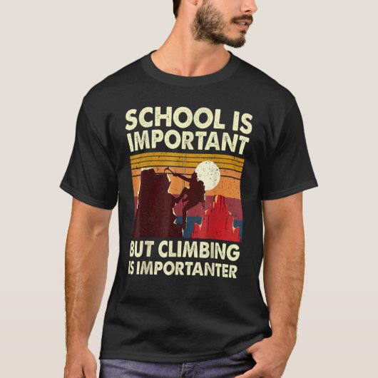 学校は重要だが、登山は重要だ。 Tシャツ (正面)