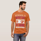 学校は重要だけどアニメはもっと重要な友達 Tシャツ (正面フル)