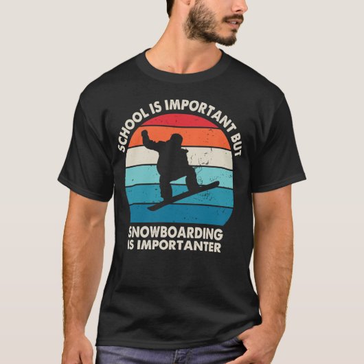 学校は重要だけどスノーボードはもっと重要 Tシャツ (正面)