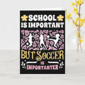 学校は重要 サッカーはさらに重要 女の子フー カード (黄色い花)