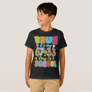 学校へ行く女の子の67日と33日 おめでとう ブラザー キッズ ハッピー Tシャツ