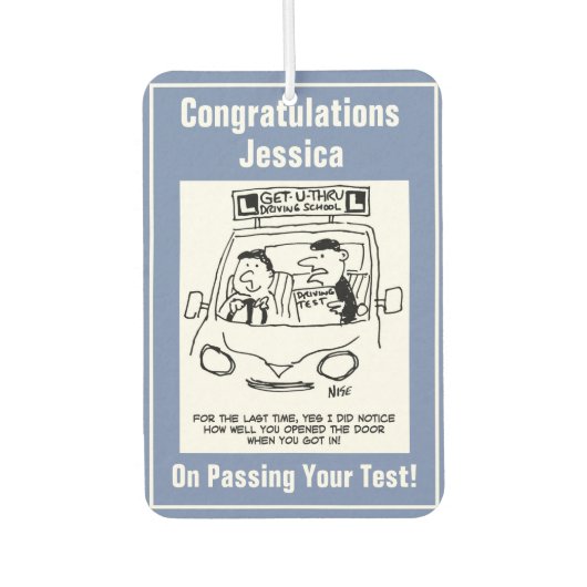 学校を運転する。審査官がドアの入り口に気付いた カーエアーフレッシュナー (正面)